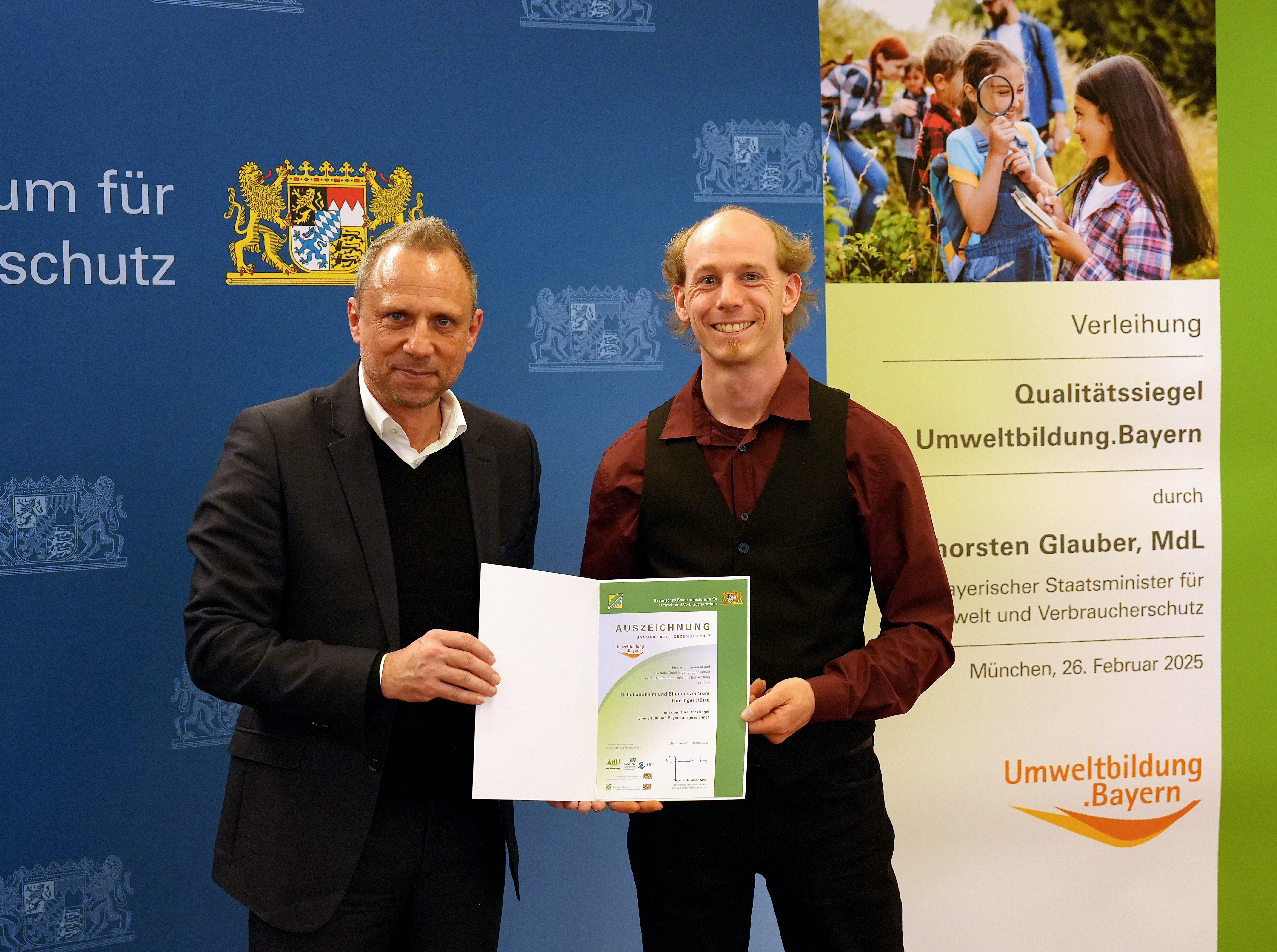 Überreichung der Auszeichnung